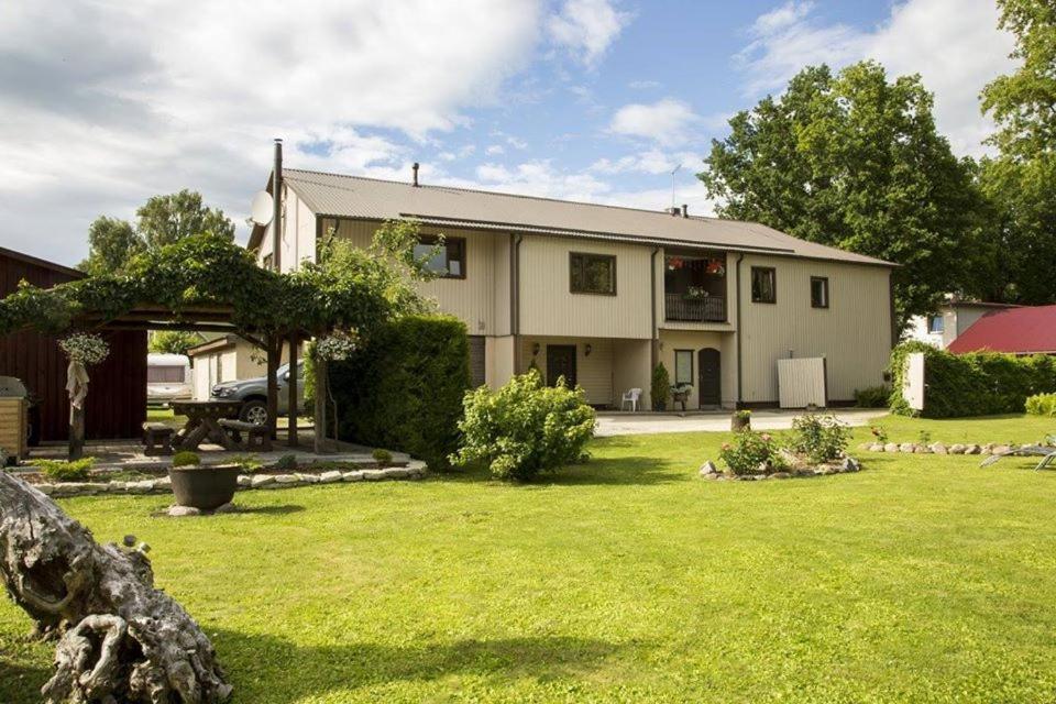 Vahe Guest House Poltsamaa Exterior photo